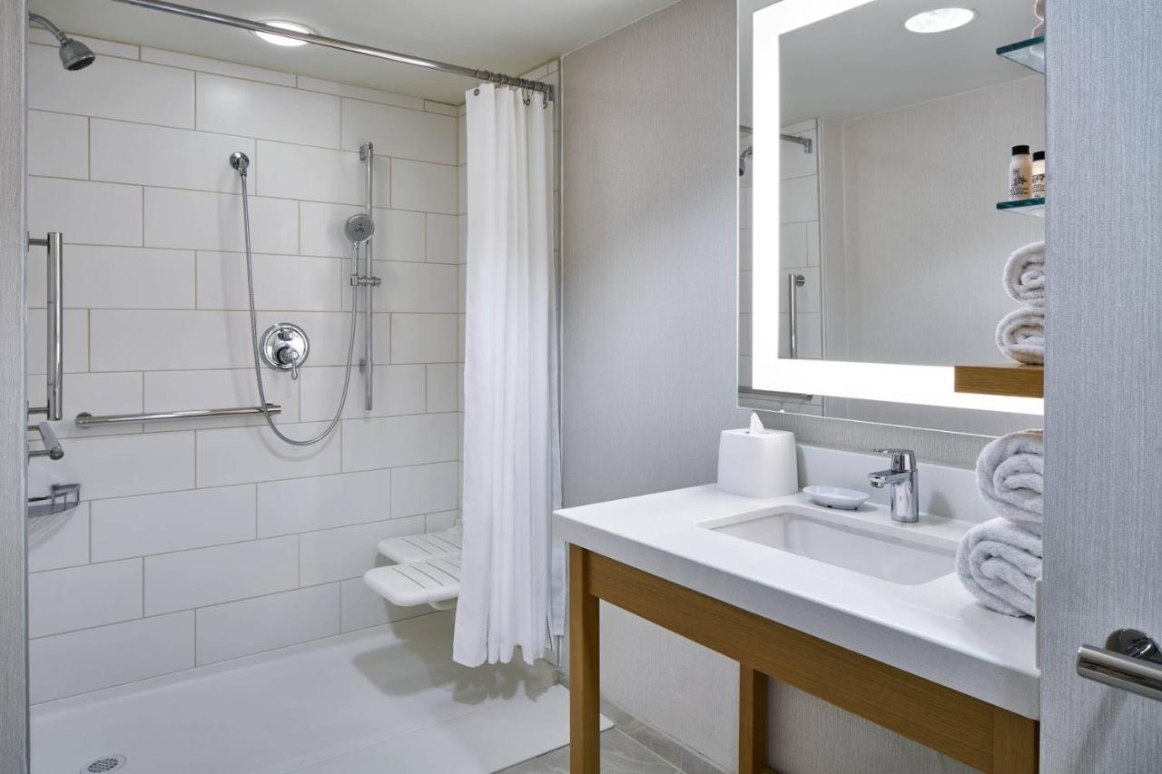 Delta Hotels By Marriott Norfolk Airport Bagian luar foto