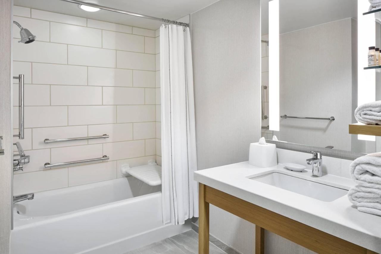 Delta Hotels By Marriott Norfolk Airport Bagian luar foto