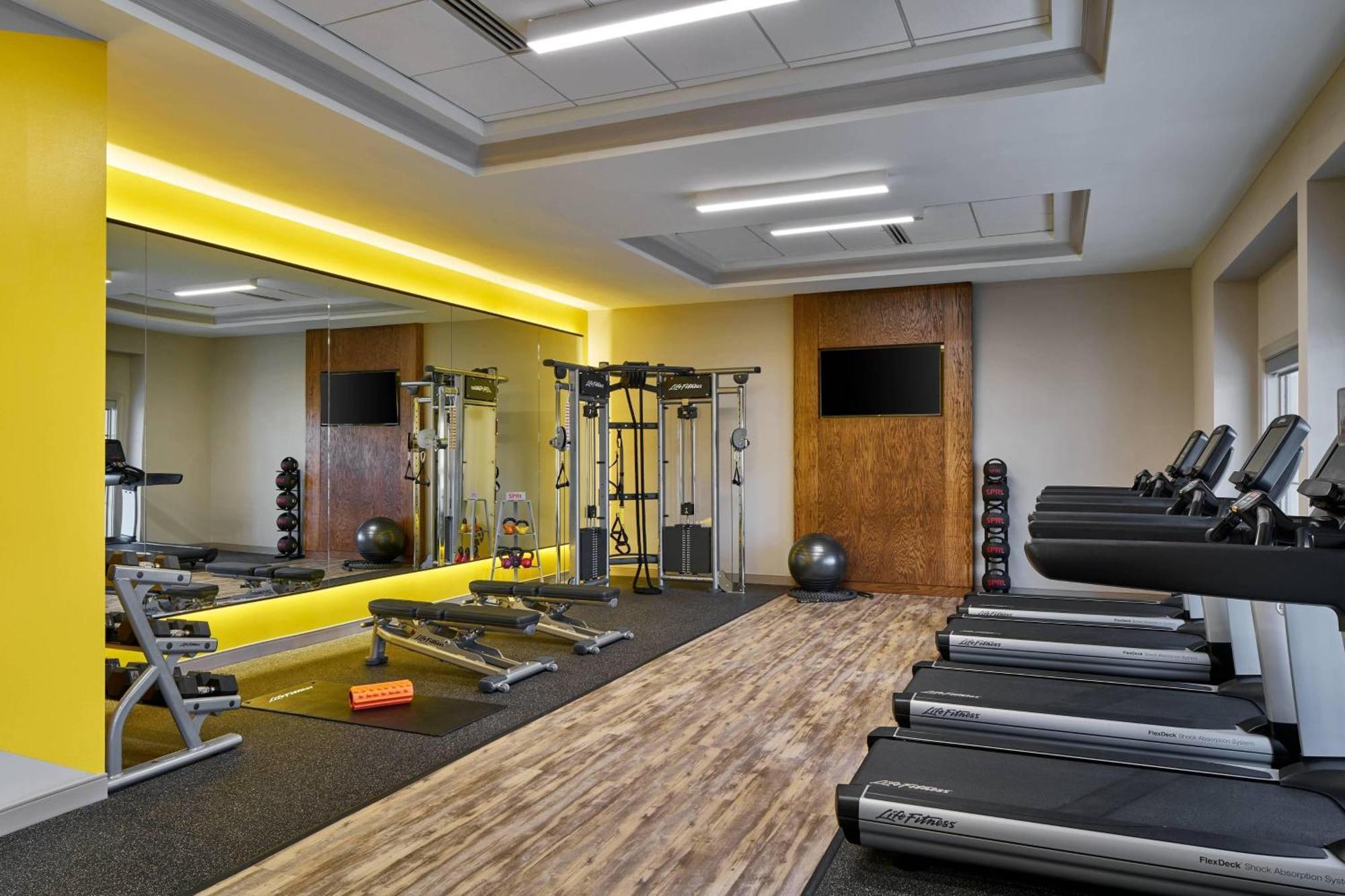 Delta Hotels By Marriott Norfolk Airport Bagian luar foto